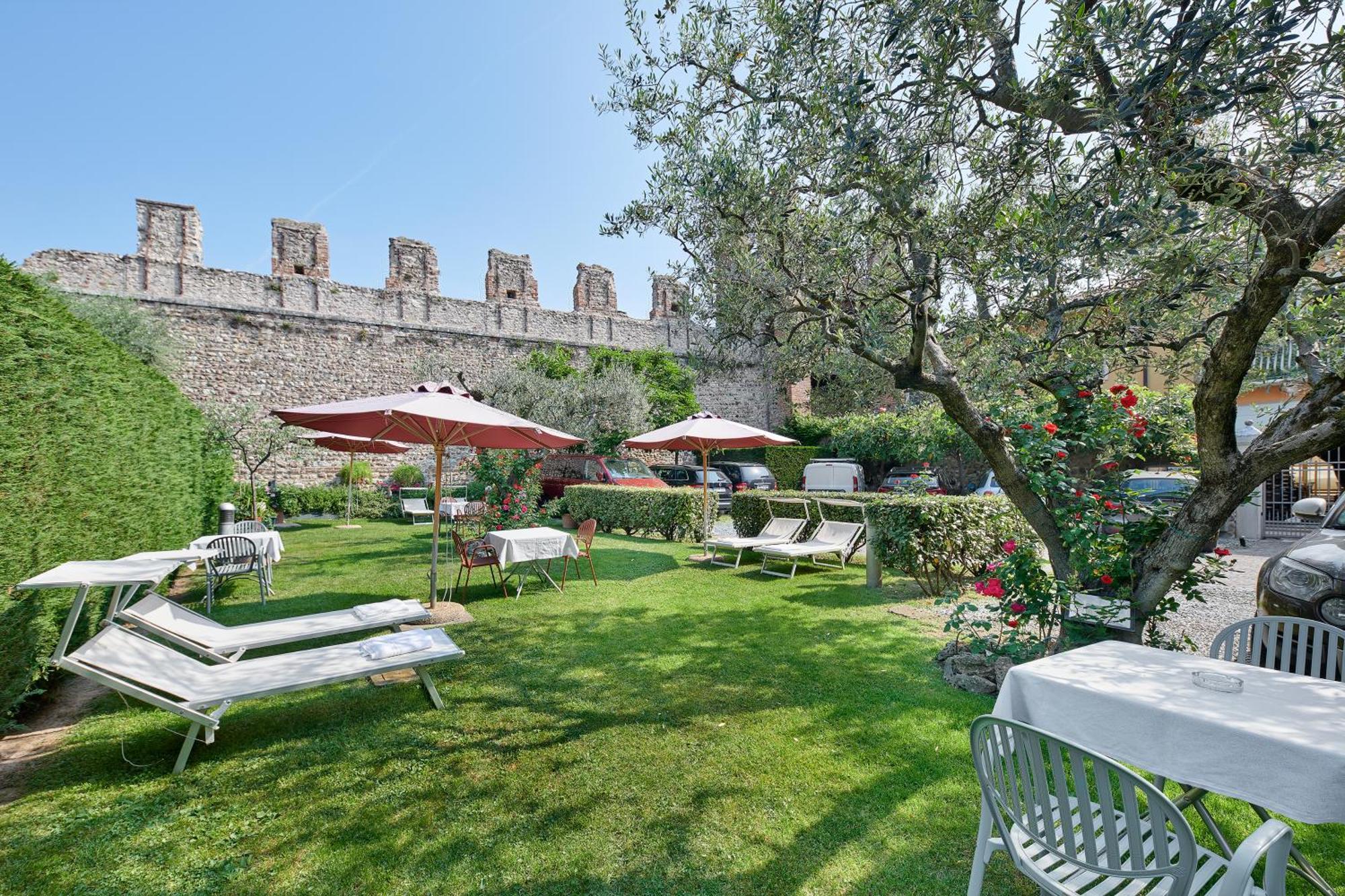 Hotel Villa Cansignorio Lazise Bagian luar foto